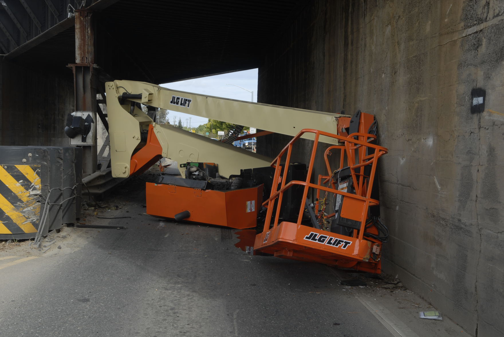 Lift hits train trestle in Marysville